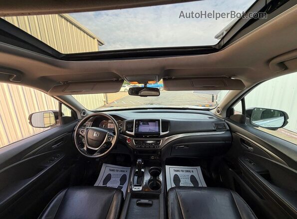 5FNYF5H57JB009487 2018 HONDA PILOT Белый Вид задних сидений