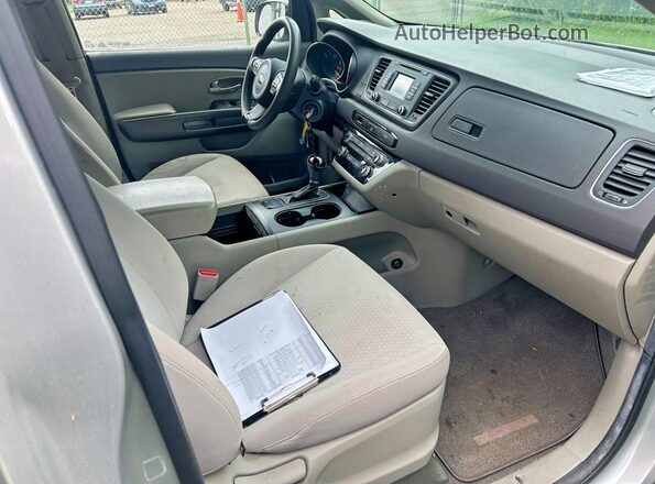 KNDMA5C15G6104796 2016 KIA SEDONA Silver Widok z tyłu