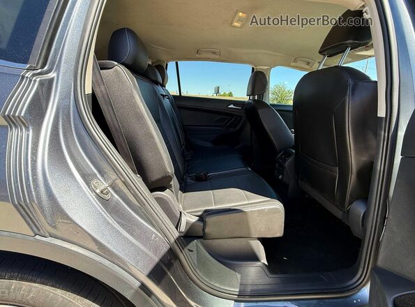 3VV3B7AX5MM082002 2021 VOLKSWAGEN TIGUAN Gray Սալոնի դիմացի տեսք