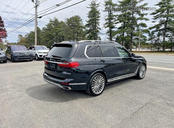 5UXCW2C06M9F67044 2021 BMW X7 Черный Вид спереди