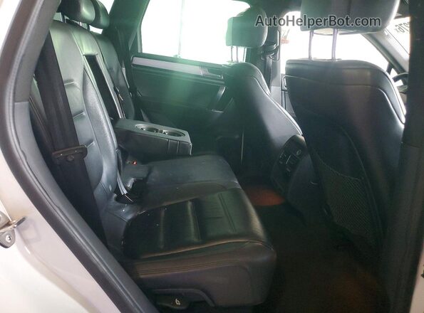 WVGRF7BP1HD000355 2017 VOLKSWAGEN TOUAREG Белый Вид подкапотного пространства