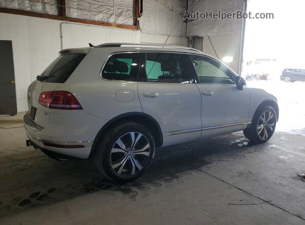 WVGRF7BP1HD000355 2017 VOLKSWAGEN TOUAREG Белый Передняя правая четверть