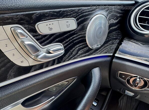 WDDZF4KB8JA356550 2018 MERCEDES-BENZ E Black Vista del compartimento del motor