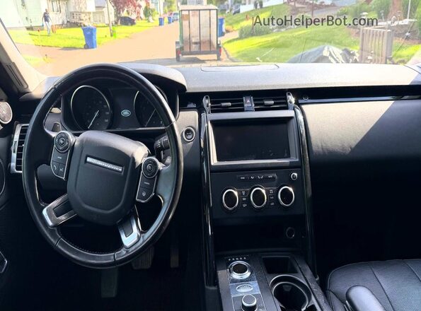 SALRG2RV4JA069601 2018 LAND ROVER DISCOVERY Black Widok tylnych siedzeń