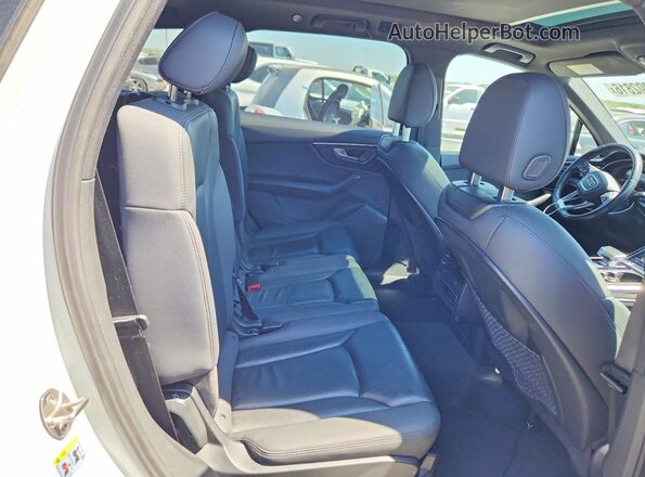 WA1AXAF72MD016963 2021 AUDI Q7 White Vista del compartimento del motor