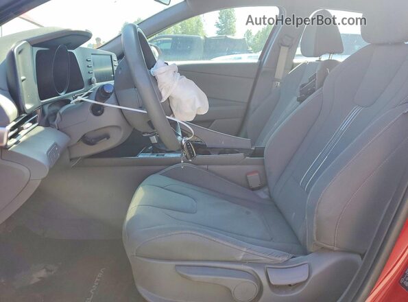 KMHLM4AJ1PU038383 2023 HYUNDAI ELANTRA Красный Вид панели приборов