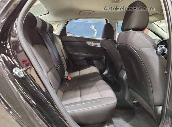 3KPF24AD1PE538382 2023 KIA FORTE Черный Вид задних сидений