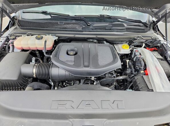 1C6SRFJP8TN255426 2026 RAM 1500 Silver Շարժիչի բաժամունքի տեսք