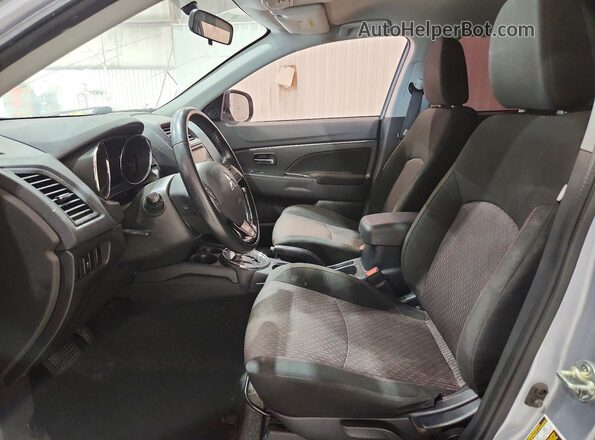 JA4AP3AU2HZ032775 2017 MITSUBISHI OUTLANDER Серебряный Вид панели приборов