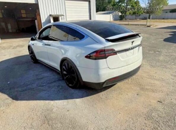 5YJXCBE2XJF103330 2018 TESLA MODEL Белый Передняя правая четверть