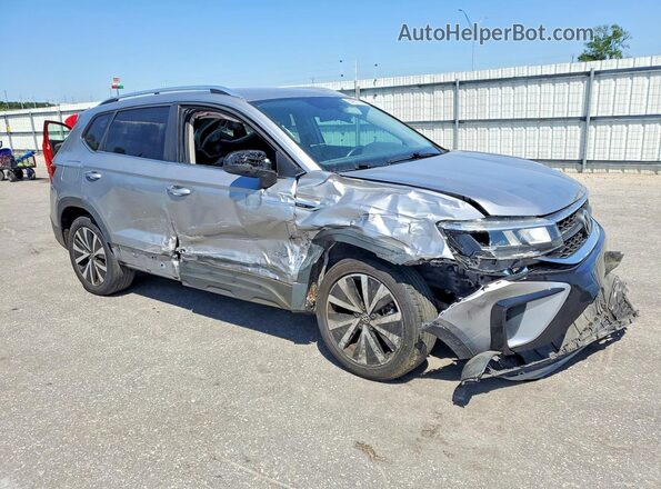 3VVRX7B2XNM022748 2022 VOLKSWAGEN TAOS Gray Widok z przodu
