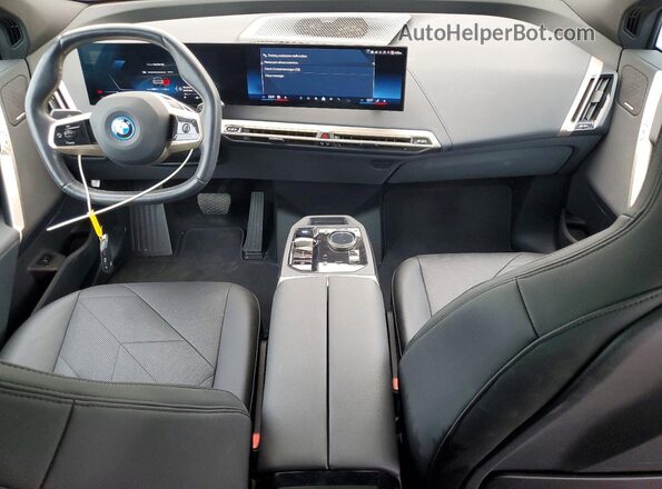 WB523CF08RCP61875 2024 BMW IX Gray Vista del cuadro de instrumentos