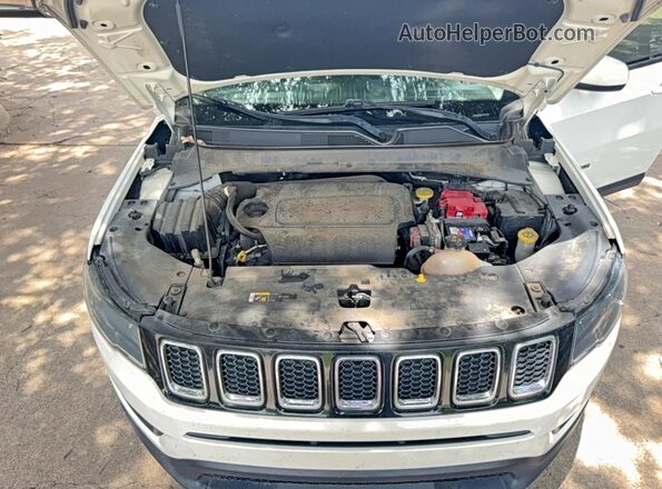 3C4NJCBB5MT559975 2021 JEEP COMPASS Белый Вид панели приборов