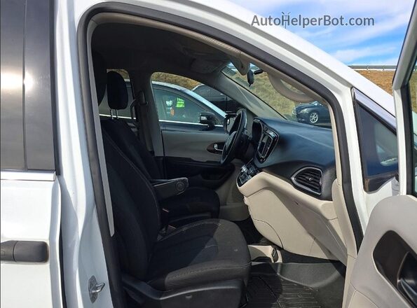 2C4RC1AG8LR244215 2020 CHRYSLER VOYAGER White Vista trasera