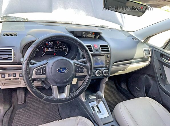JF2SJARC8JH596519 2018 SUBARU FORESTER 2.5 Gray Rear seats view