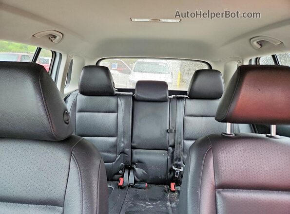 WVGBV7AX3HK013626 2017 VOLKSWAGEN TIGUAN Серебряный Вид задней части салона