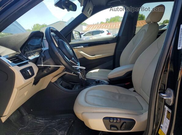 WBXHT3C33J5K29491 2018 BMW X1 Black Dashboard view