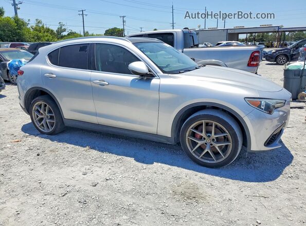 ZASFAKAN4J7B74800 2018 ALFA ROMEO STELVIO Silver Widok z przodu