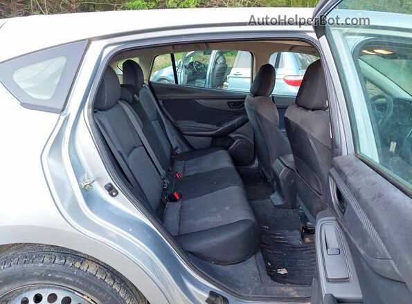 4S3GTAA62H3706900 2017 SUBARU IMPREZA Серебряный Вид салона спереди
