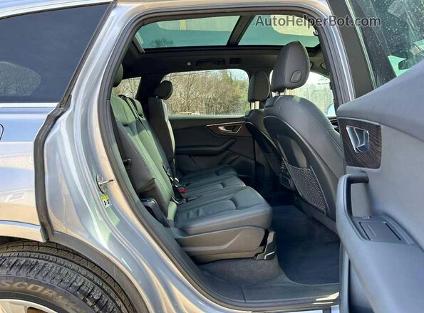 WA1LXAF75MD010227 2021 AUDI Q7 Серебряный Вид салона спереди