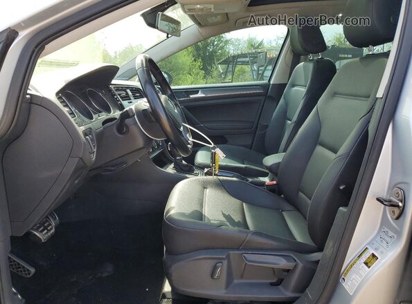 3VWH17AU4HM507001 2017 VOLKSWAGEN GOLF Серебряный Вид панели приборов