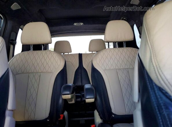 5UXCX4C54KLS38442 2019 BMW X7 White Սալոնի հետևի տեսք