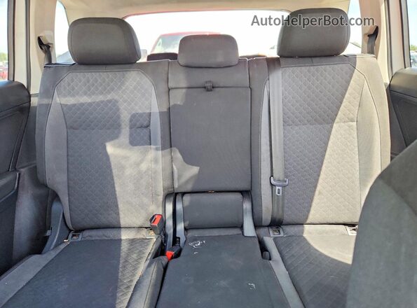 3VV1B7AX5LM105400 2020 VOLKSWAGEN TIGUAN White Вид задньої частини салону