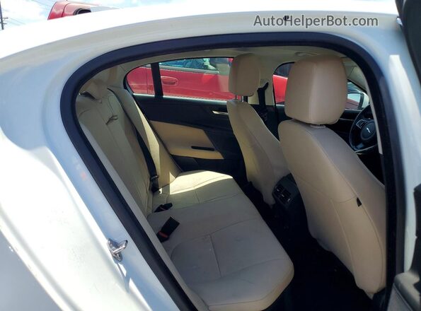 SAJAD4BG6HA953779 2017 JAGUAR XF White Widok wnętrza z tyłu