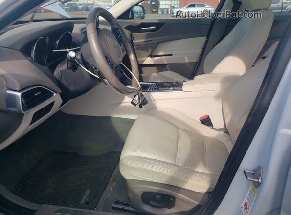 SAJAK4BN9HA971696 2017 JAGUAR XF White Առջևի վահանակի տեսք