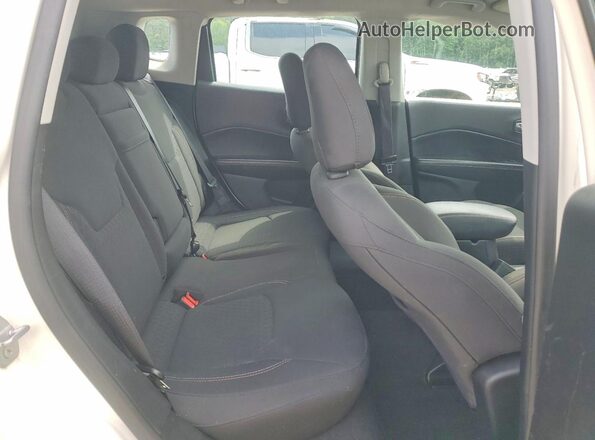 3C4NJCAB2JT263292 2018 JEEP COMPASS White Widok wnętrza z tyłu