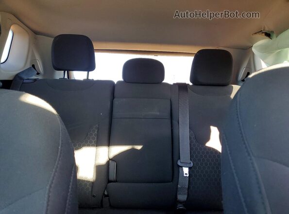 3C4NJCAB2JT286393 2018 JEEP COMPASS White Widok tylnych siedzeń