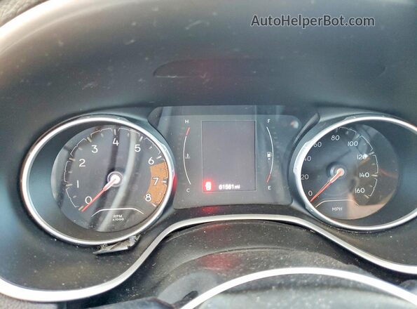 3C4NJCAB2JT286393 2018 JEEP COMPASS White Widok zestawu wskaźników