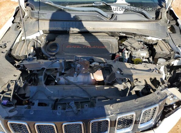 3C4NJCAB2JT286393 2018 JEEP COMPASS White Widok komory silnika