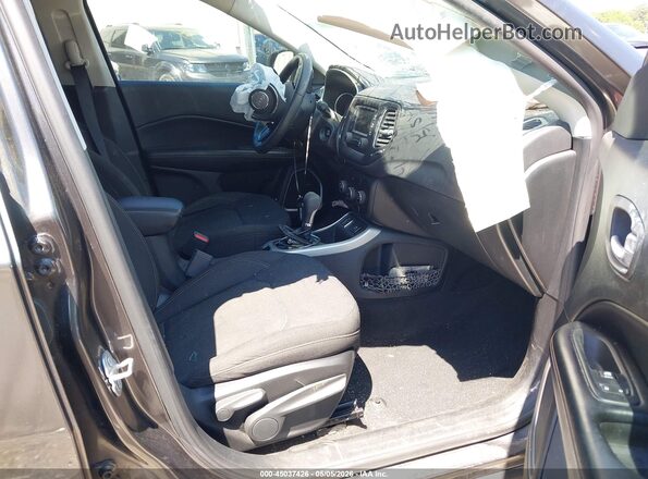 3C4NJCAB5JT133720 2018 JEEP COMPASS Серый Вид салона спереди