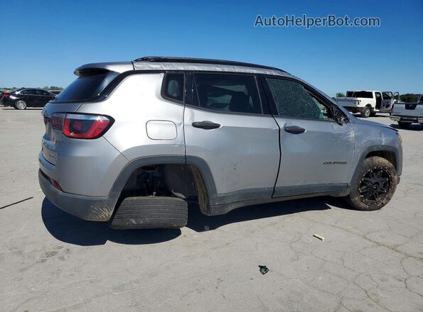 3C4NJCAB9JT204143 2018 JEEP COMPASS Серебряный Задняя правая четверть
