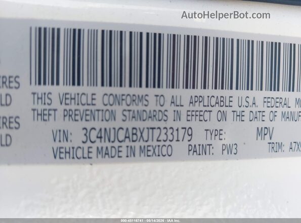 3C4NJCABXJT233179 2018 JEEP COMPASS White Widok komory silnika