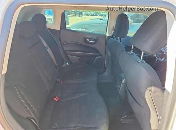 3C4NJCABXMT535902 2021 JEEP COMPASS White Widok wnętrza z tyłu