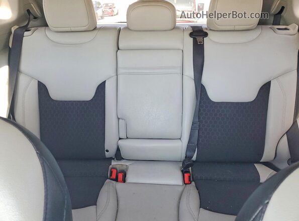 3C4NJCBB0KT715434 2019 JEEP COMPASS Gray Widok tylnych siedzeń