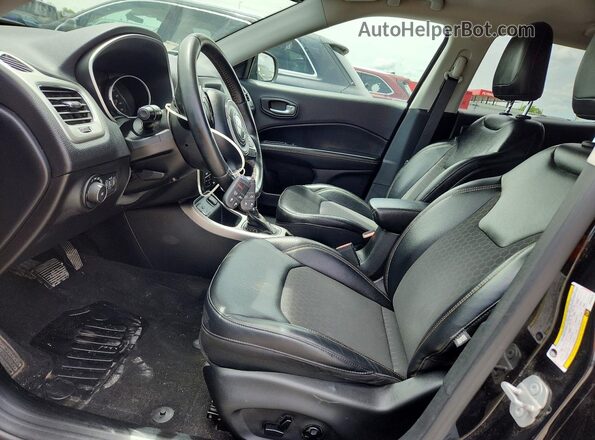 3C4NJCBB3HT642875 2017 JEEP COMPASS Черный Вид салона спереди