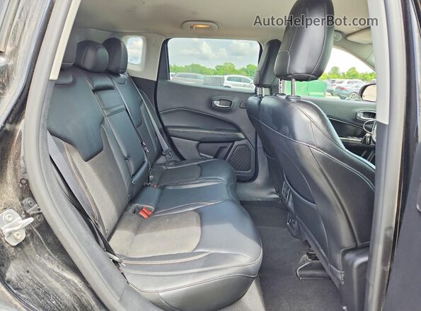3C4NJCBB3HT642875 2017 JEEP COMPASS Черный Вид задней части салона