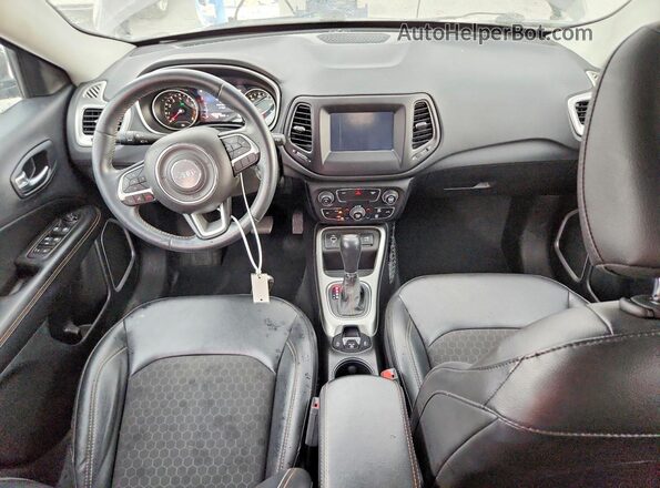 3C4NJCBB4KT614686 2019 JEEP COMPASS Угольный Вид панели приборов