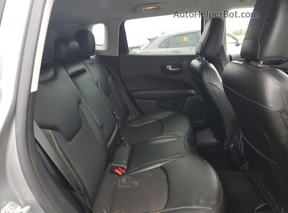 3C4NJCBB5MT508282 2021 JEEP COMPASS Silver Вид задньої частини салону