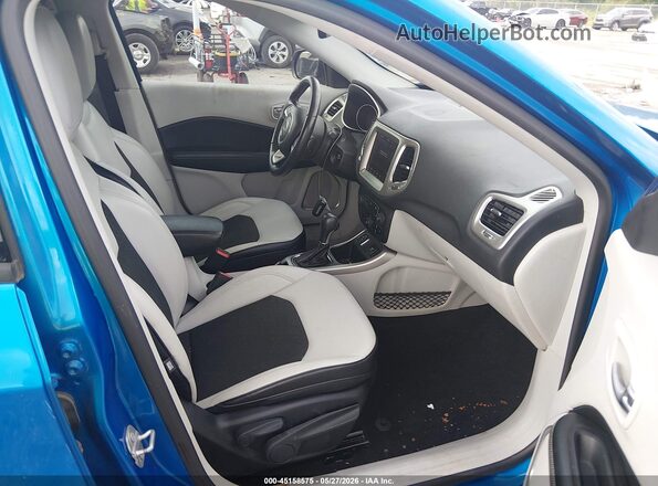 3C4NJCBB6HT632423 2017 JEEP NEW COMPASS Blue Вид салону спереду
