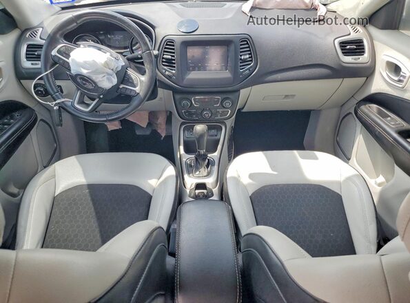3C4NJCBB6KT801220 2019 JEEP COMPASS Серебряный Вид панели приборов