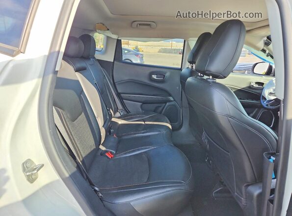 3C4NJCBB7LT177039 2020 JEEP COMPASS White Widok tylnych siedzeń