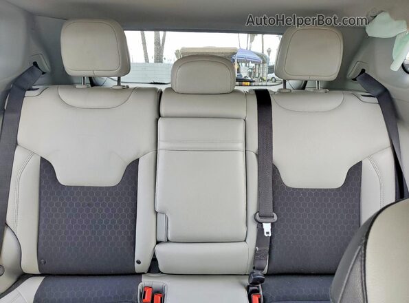 3C4NJCBB8JT488556 2018 JEEP COMPASS Черный Вид задних сидений