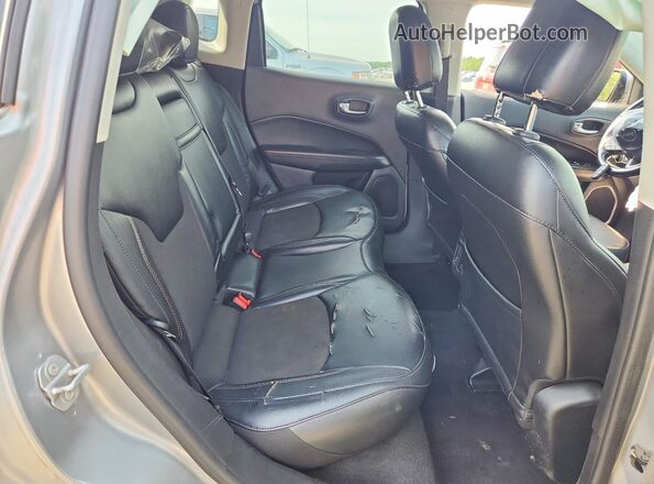 3C4NJCBB8KT835255 2019 JEEP COMPASS Серебряный Вид задней части салона