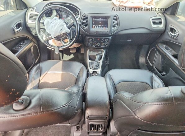 3C4NJCBB8KT835255 2019 JEEP COMPASS Серебряный Вид панели приборов