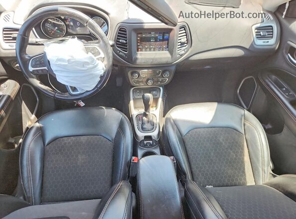 3C4NJCBB8LT130358 2020 JEEP COMPASS Серый Вид панели приборов