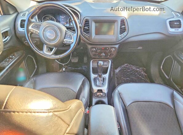 3C4NJCBB8LT166275 2020 JEEP COMPASS Серый Вид панели приборов